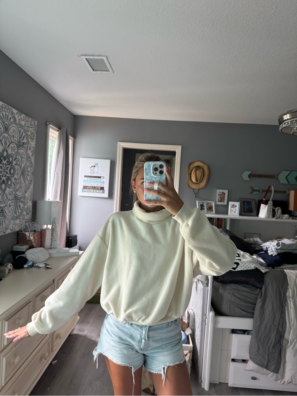 Old Navy Cream Turtleneck Fleece Pullover